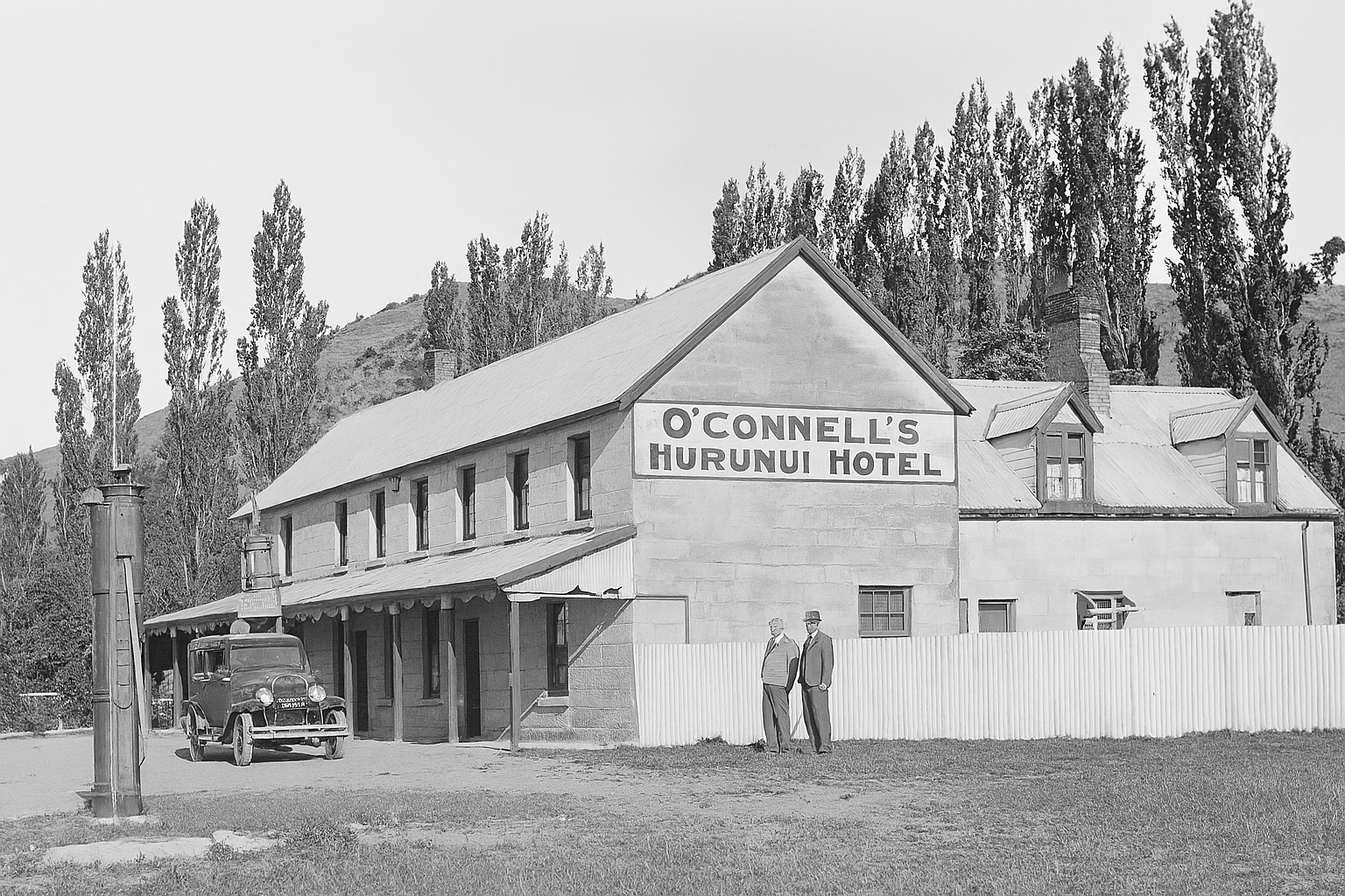 1940s historical photograph of Hurunui Hotel when owned by James O'Connell