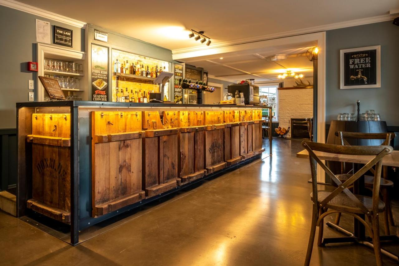 Bar and restaurant area