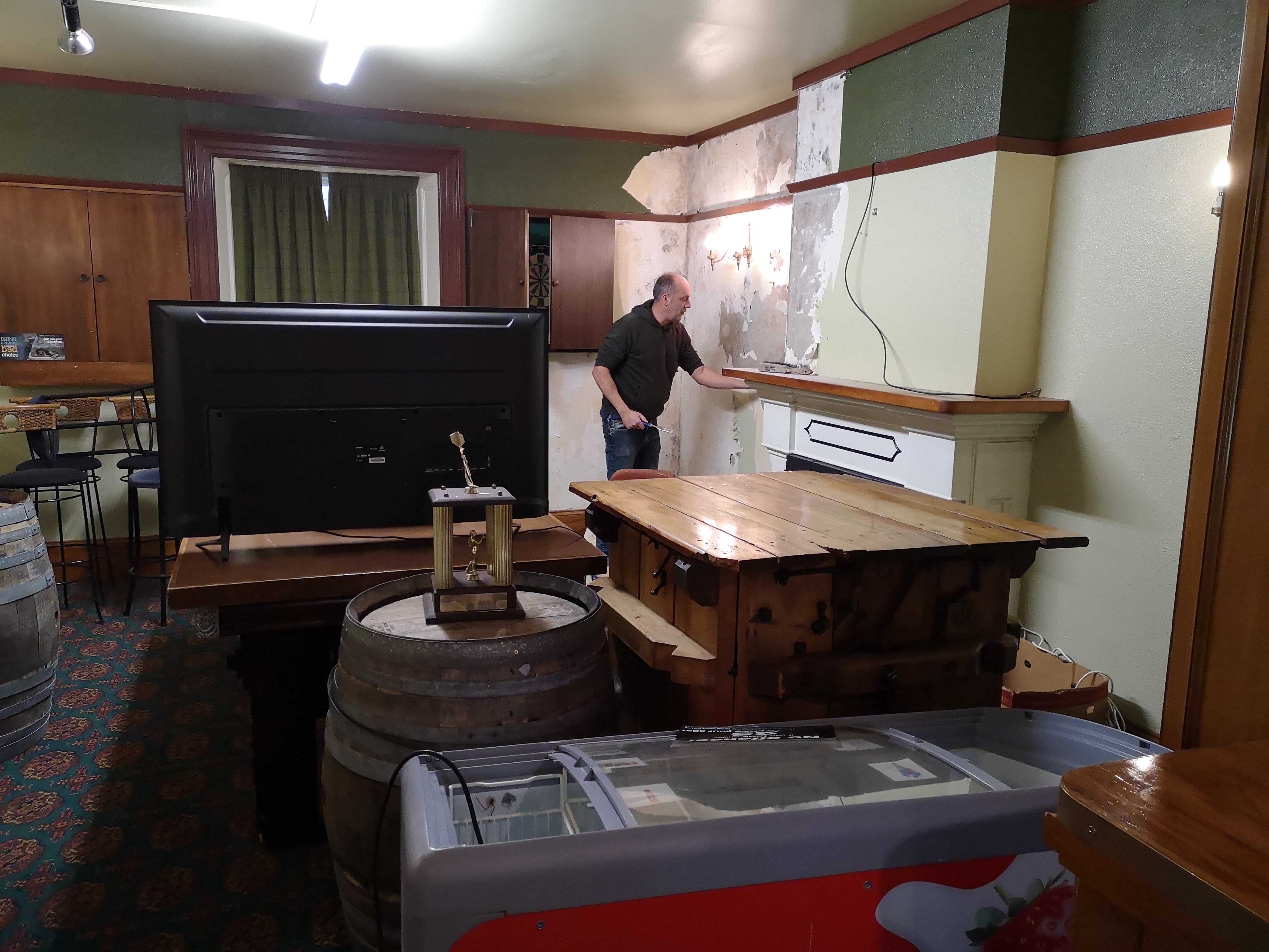 Hasties Lounge being renovated